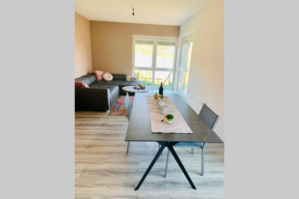 Gaestetraum Mit Wunderschoenem Ausblick Und Garten Apartment Muhldorf Bei Feldbach Exterior photo